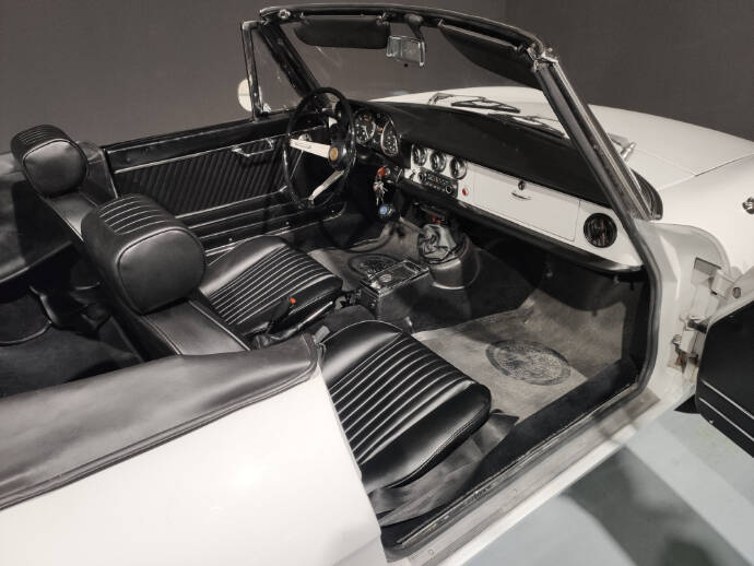 Image 7/9 of Alfa Romeo 1750 Spider (1969)