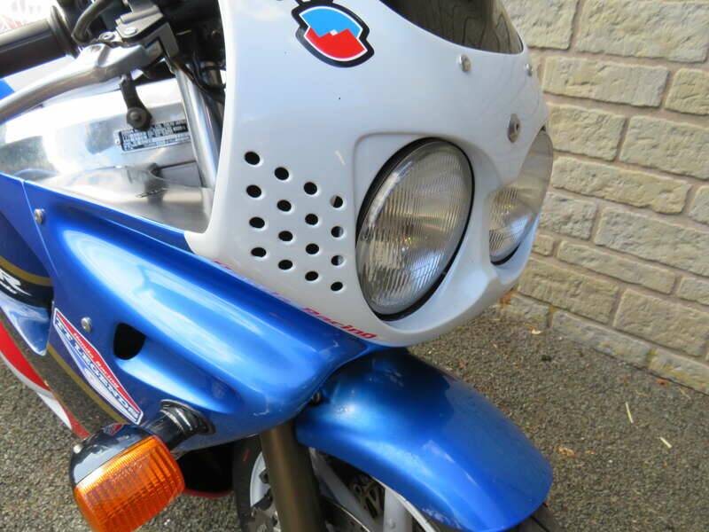 Image 12/41 de Honda CBR 900RR Fireblade (1993)