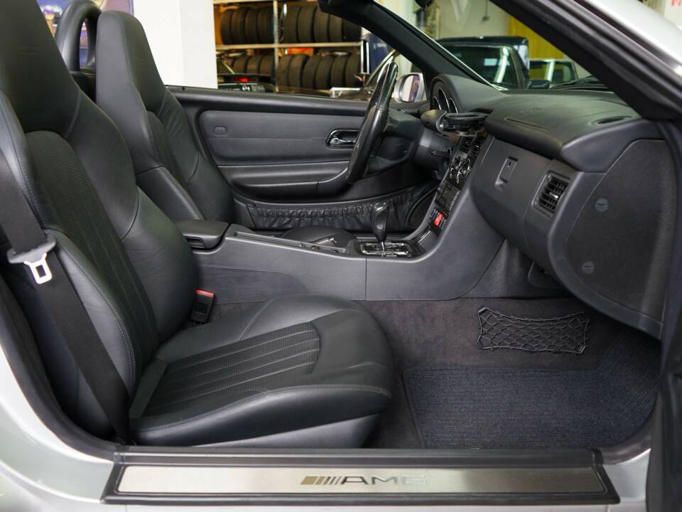 Immagine 22/50 di Mercedes-Benz SLK 32 AMG (2002)