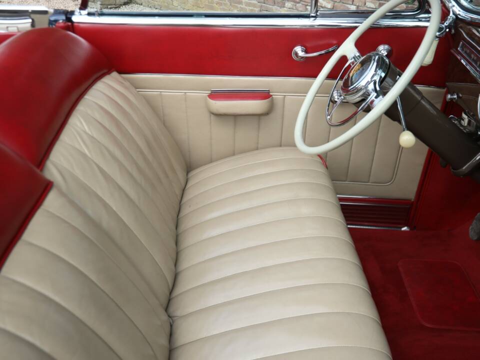 Image 21/50 de Cadillac 62 Convertible (1941)