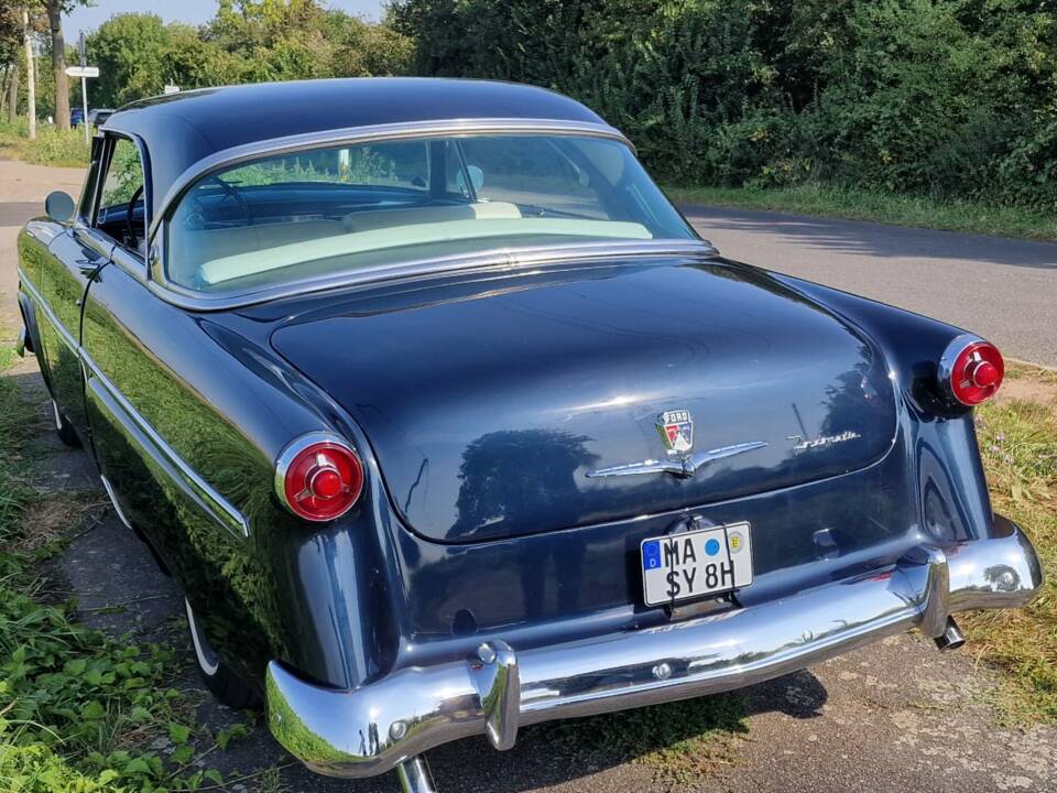 Image 29/74 of Ford Crestline Victoria (1954)