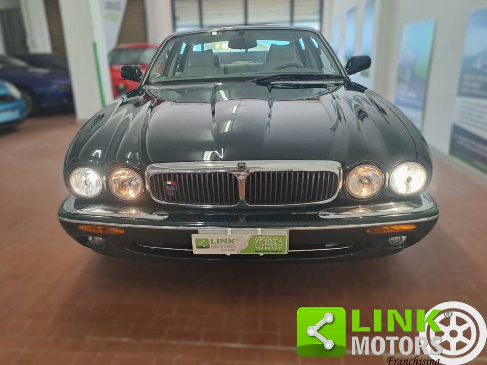 Bild 9/10 von Jaguar XJ 8 Executive (1998)