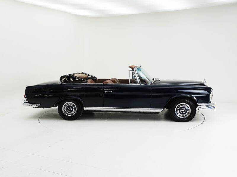 Image 6/15 of Mercedes-Benz 220 SE b (1964)