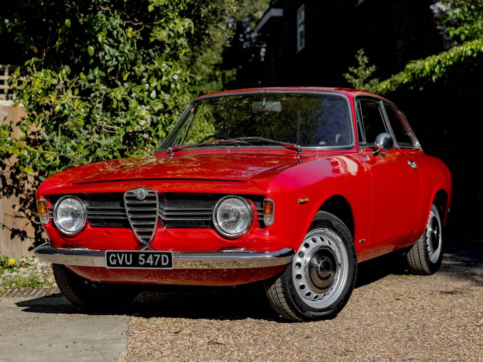 Image 1/50 of Alfa Romeo Giulia 1600 Sprint GT Veloce (1966)
