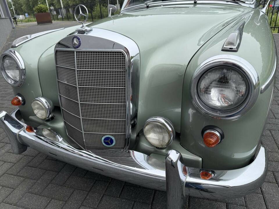 Image 4/50 of Mercedes-Benz 220 S Cabriolet (1958)