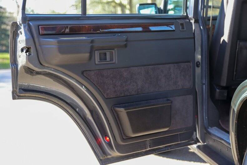 Immagine 41/50 di Land Rover Range Rover Vogue LSE (1994)