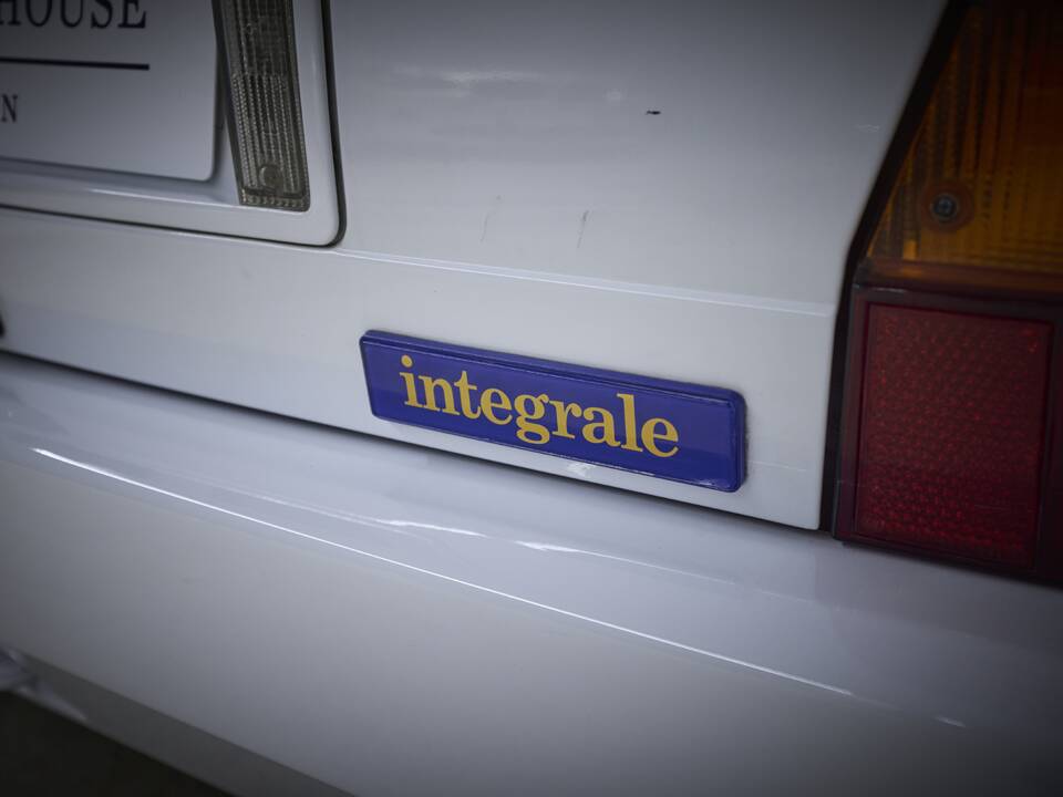 Image 18/93 of Lancia Delta HF Integrale Evoluzione I (1992)