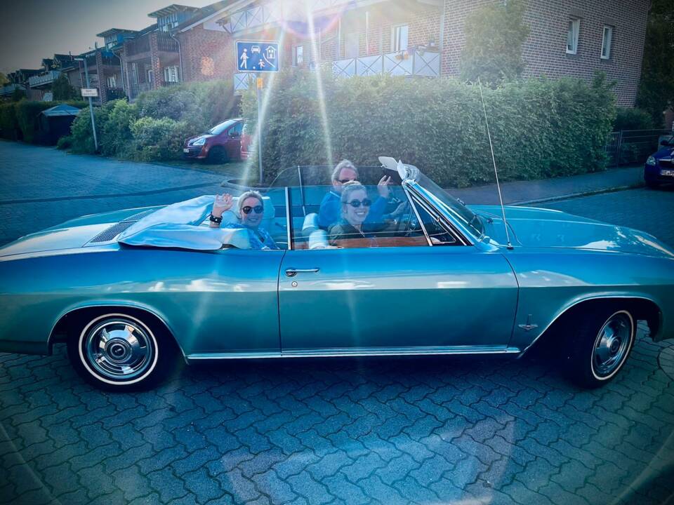Image 6/18 de Chevrolet Corvair Monza Convertible (1965)