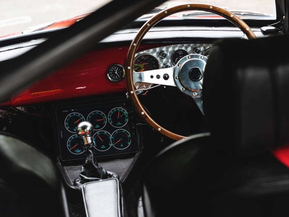 Image 7/50 of MG MGB GT V8 (1977)