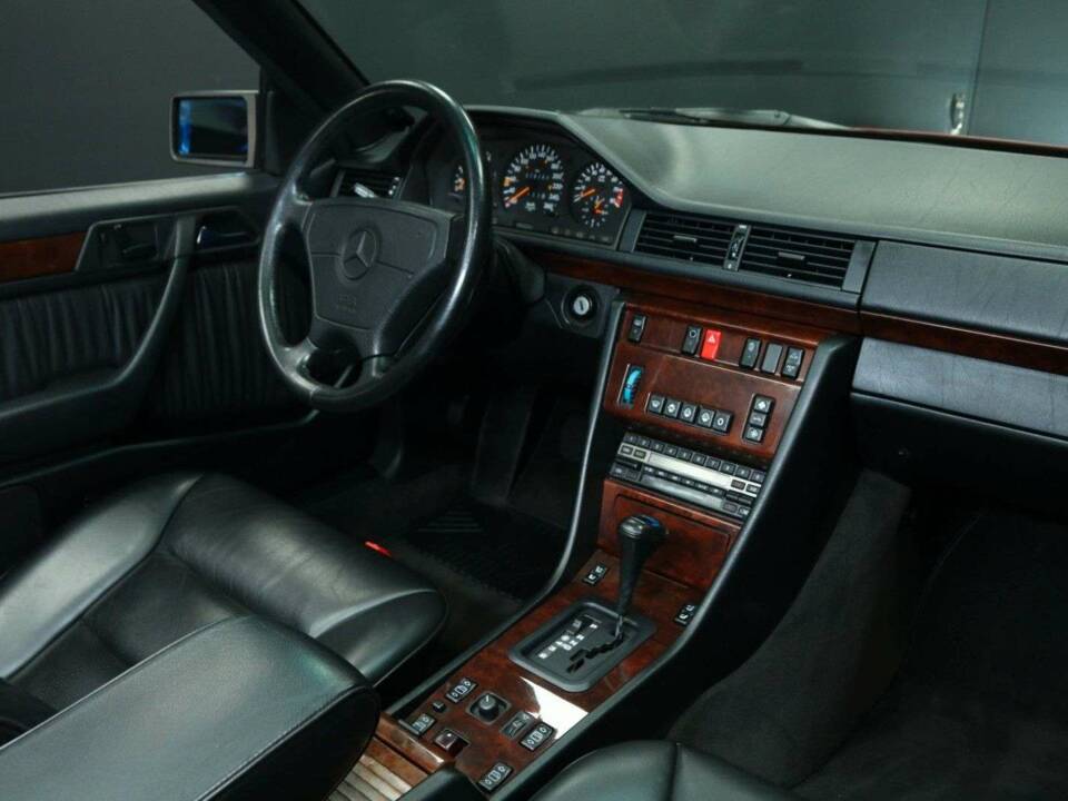 Bild 24/50 von Mercedes-Benz 300 CE-24 (1992)
