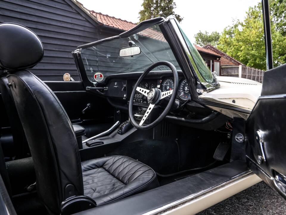 Bild 26/41 von Jaguar E-Type V12 (1972)