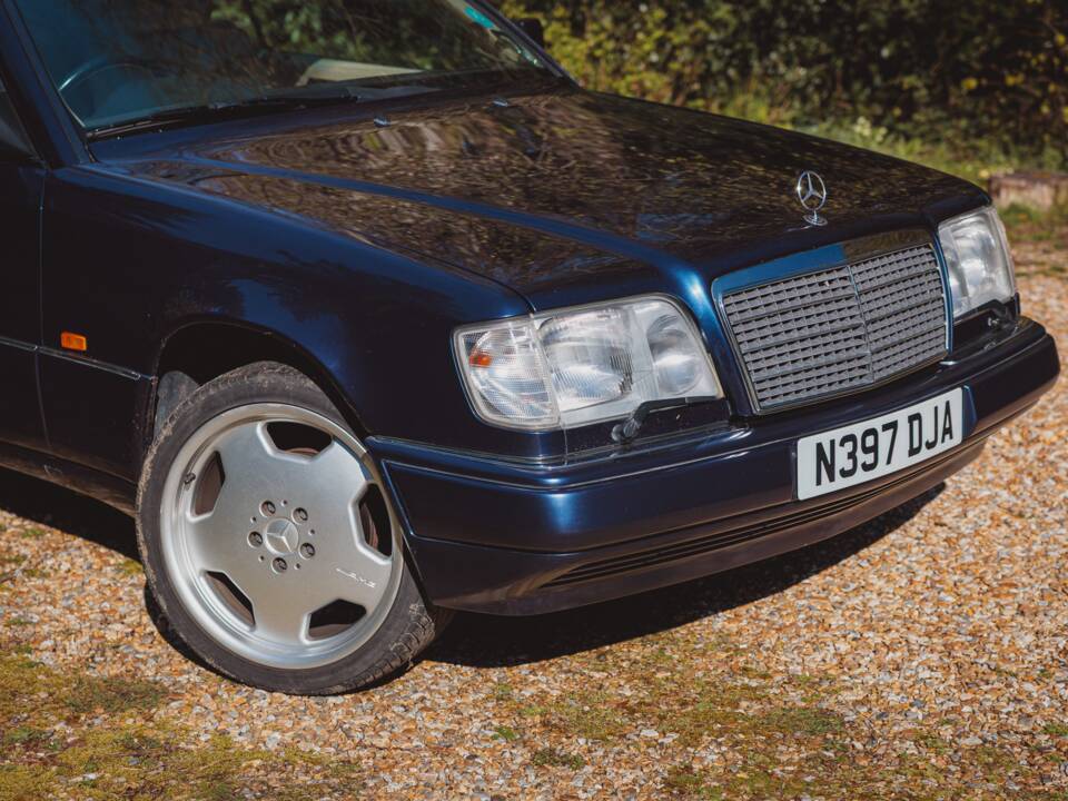 Imagen 16/41 de Mercedes-Benz E 220 (1995)