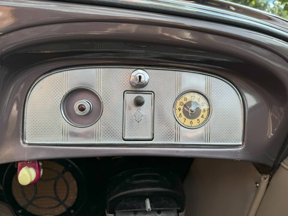 Image 63/75 of Packard One-Twenty (1936)
