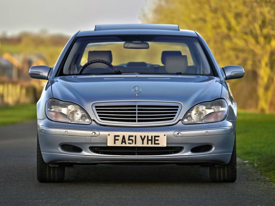 Image 2/50 de Mercedes-Benz S 500 L (2001)