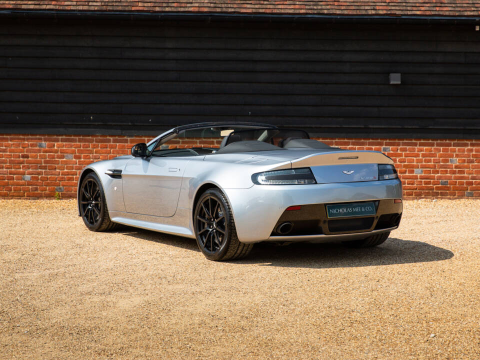 Image 76/78 of Aston Martin V12 Vantage S (2015)