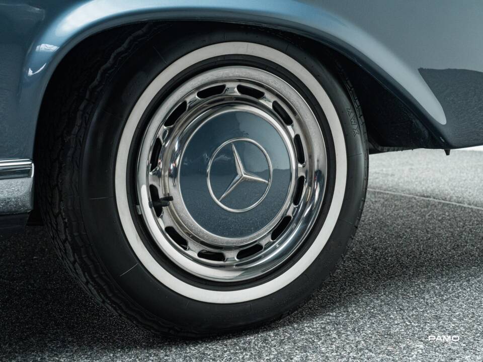 Bild 18/31 von Mercedes-Benz 280 SE 3,5 (1971)