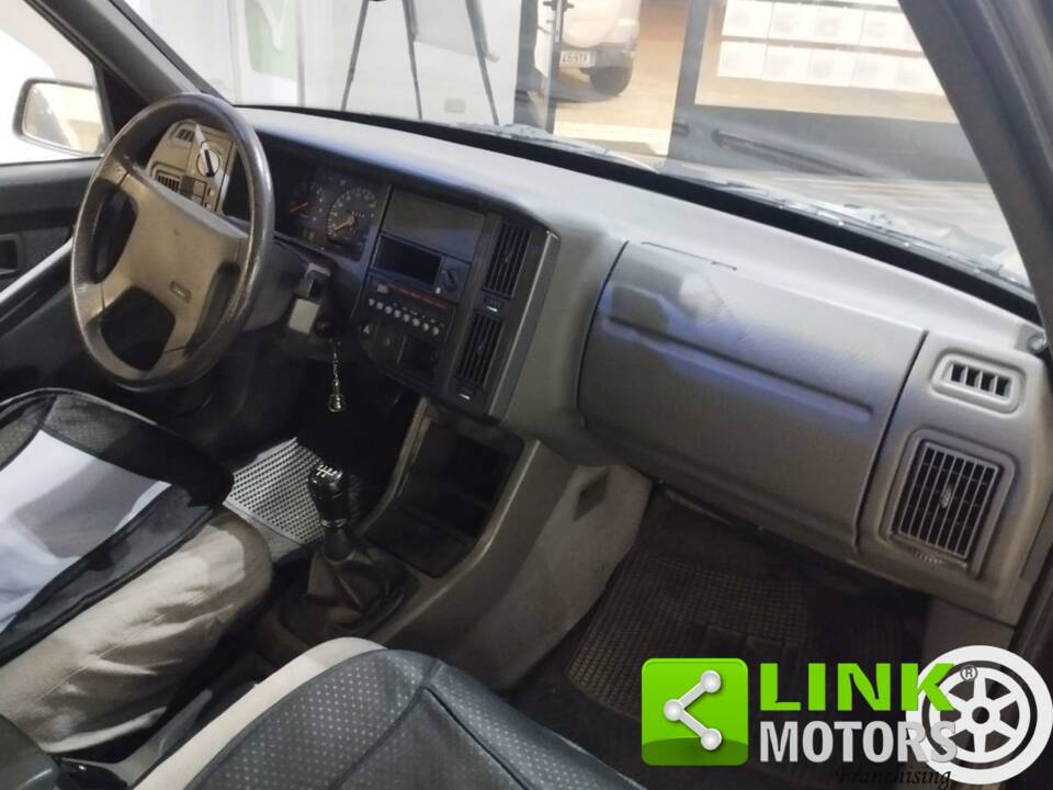 Image 6/10 of Volvo 440 (1989)