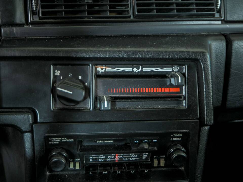 Image 23/50 of Volvo 740 GL (1987)