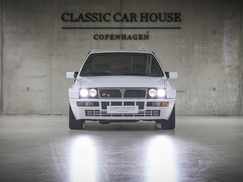 Image 27/93 of Lancia Delta HF Integrale Evoluzione I (1992)