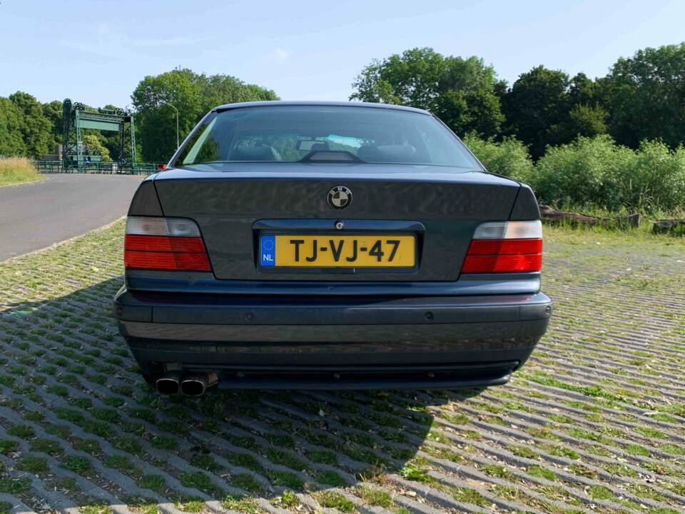 Image 4/5 of BMW 316i (1998)