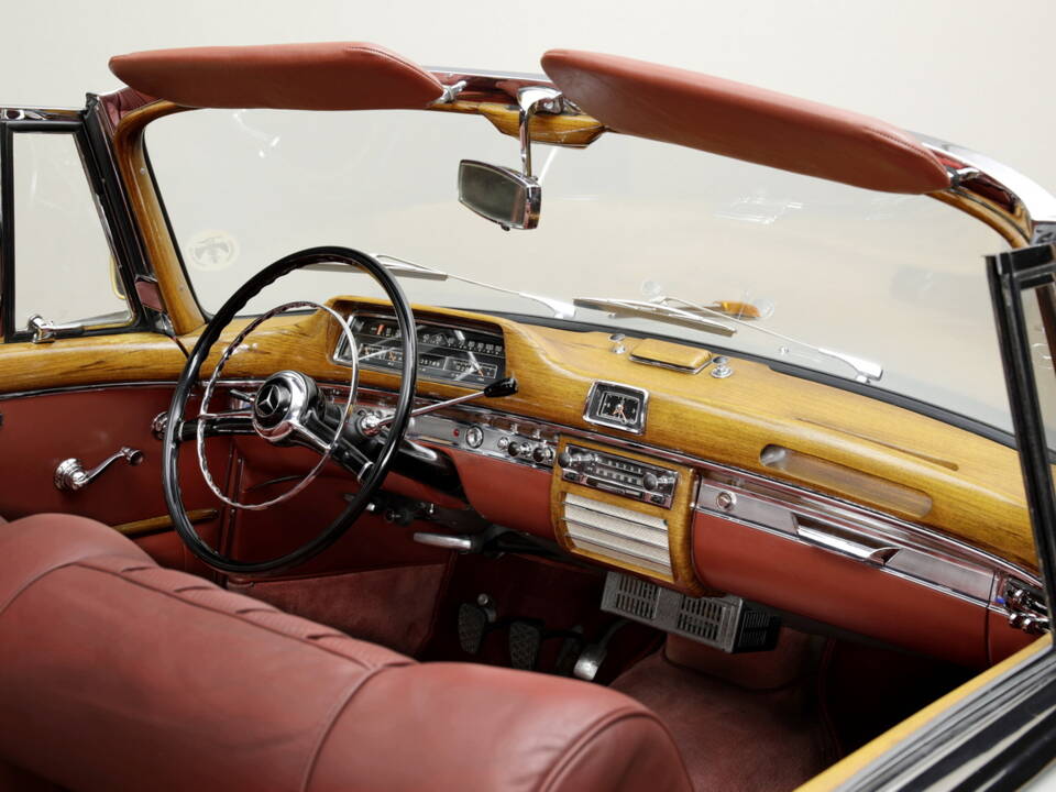 Immagine 17/25 di Mercedes-Benz 220 S Cabriolet (1959)