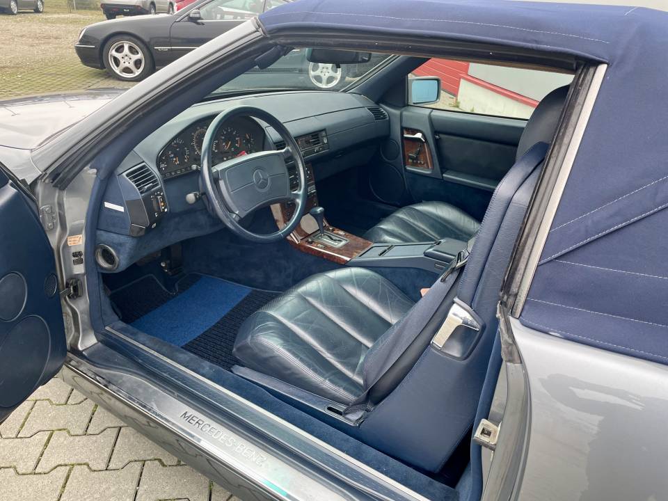 Image 20/46 of Mercedes-Benz 500 SL (1990)