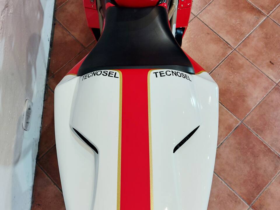 Obraz 16/38 pojazdu Ducati 916 (1998)