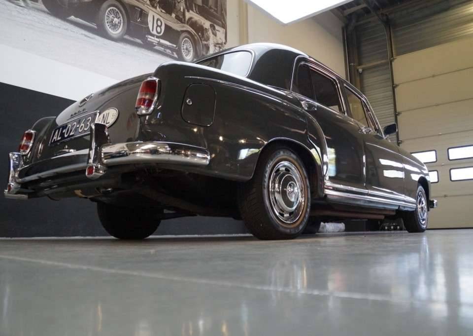 Afbeelding 30/50 van Mercedes-Benz 220 S (1959)