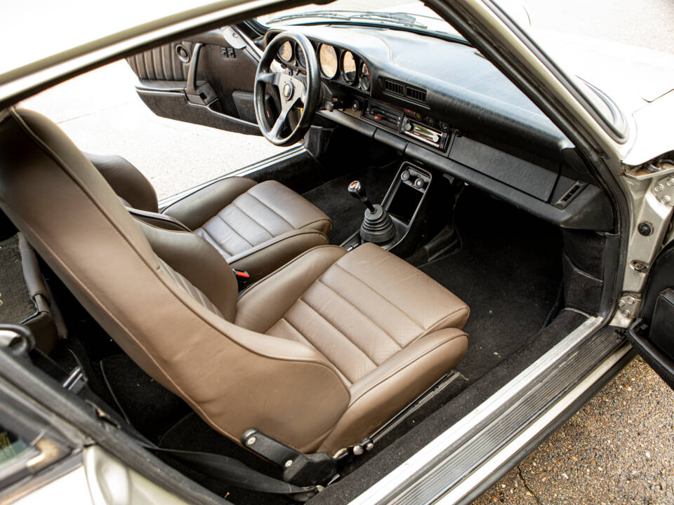 Image 13/47 of Porsche 911 Turbo 3.3 (1983)
