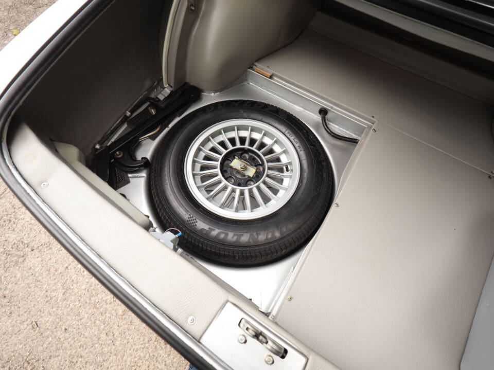 Image 32/95 of BMW 3.0 CSi (1975)