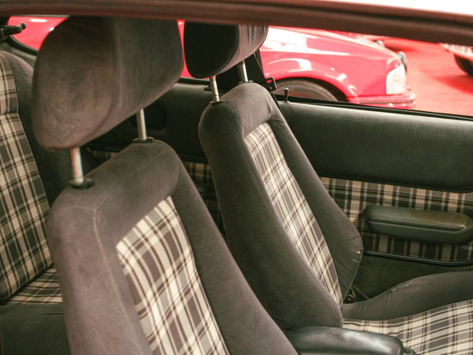 Image 29/34 of Ford Capri 2,8i (1981)