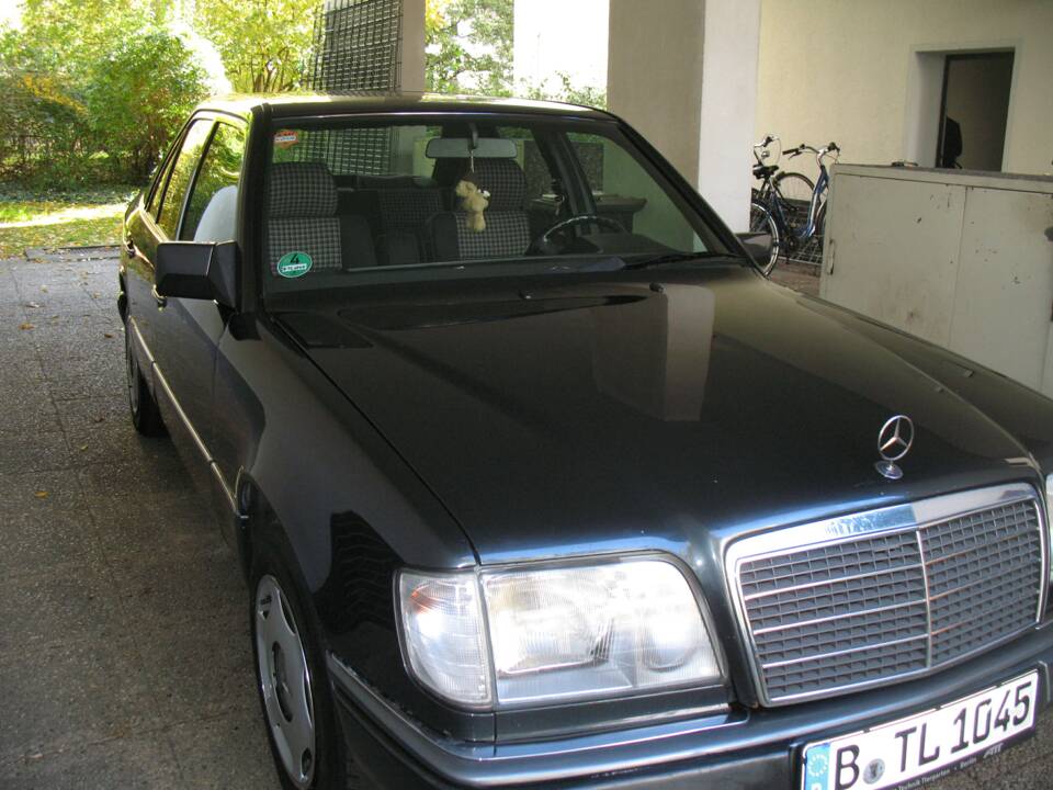 Bild 15/32 von Mercedes-Benz E 220 (1995)
