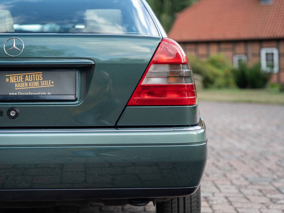 Bild 15/74 von Mercedes-Benz C 280 (1993)