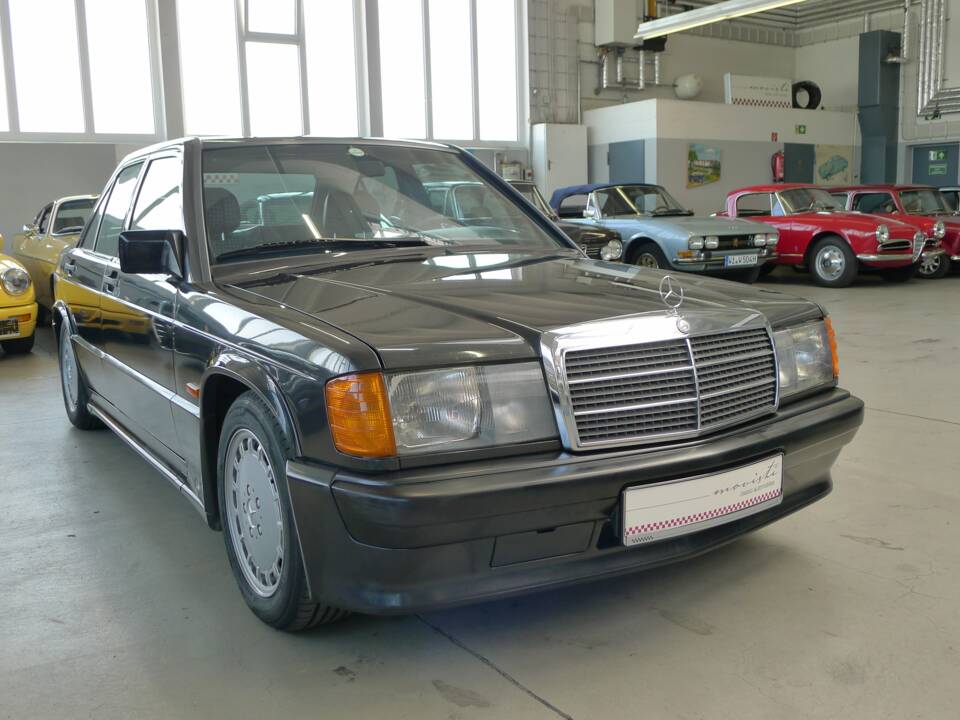 Image 28/49 of Mercedes-Benz 190 E 2.3-16 (1984)
