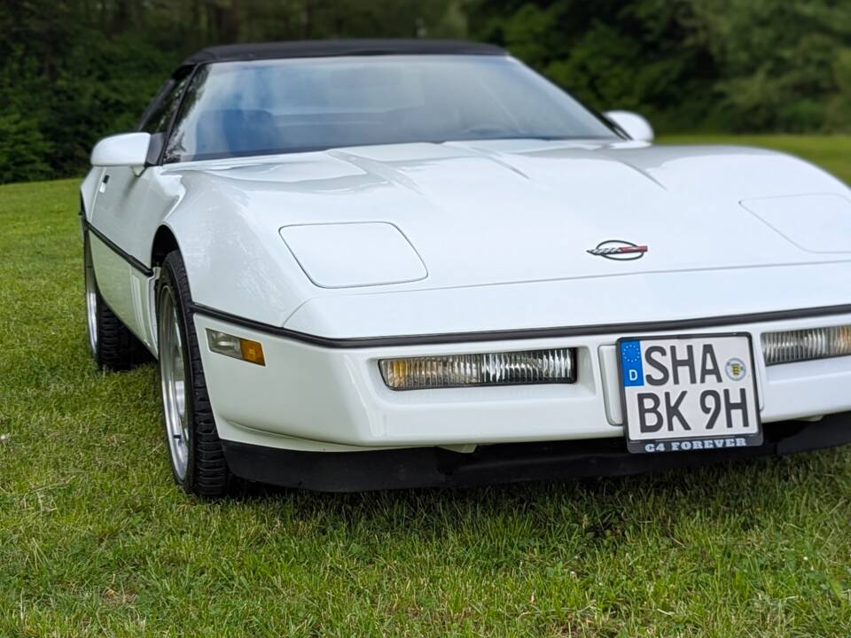 Bild 32/35 von Chevrolet Corvette Convertible (1990)