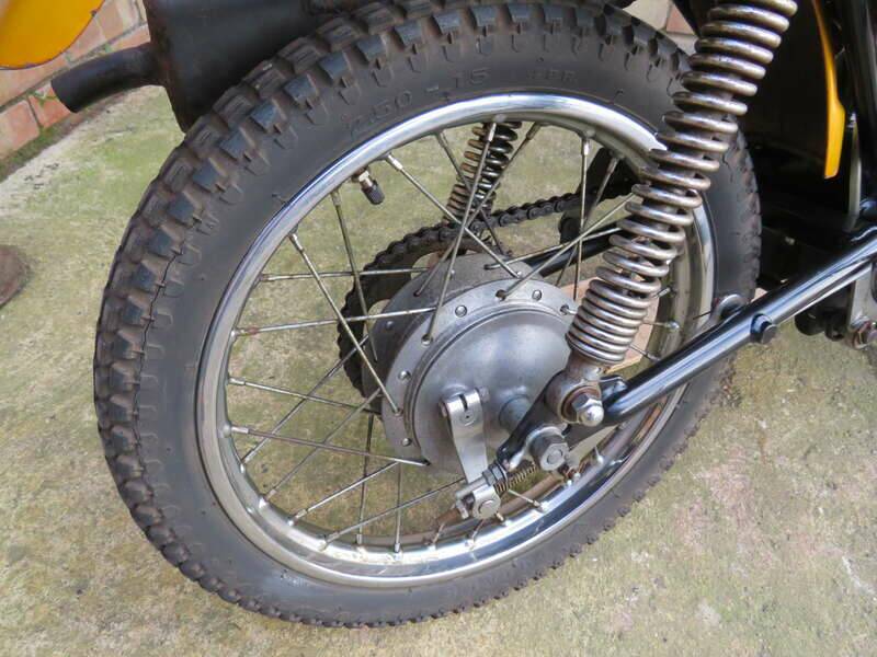 Bild 25/32 von Yamaha DUMMY (1972)