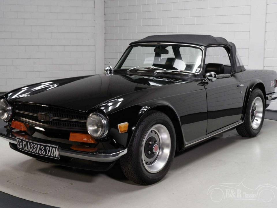 Image 17/19 of Triumph TR 6 (1971)