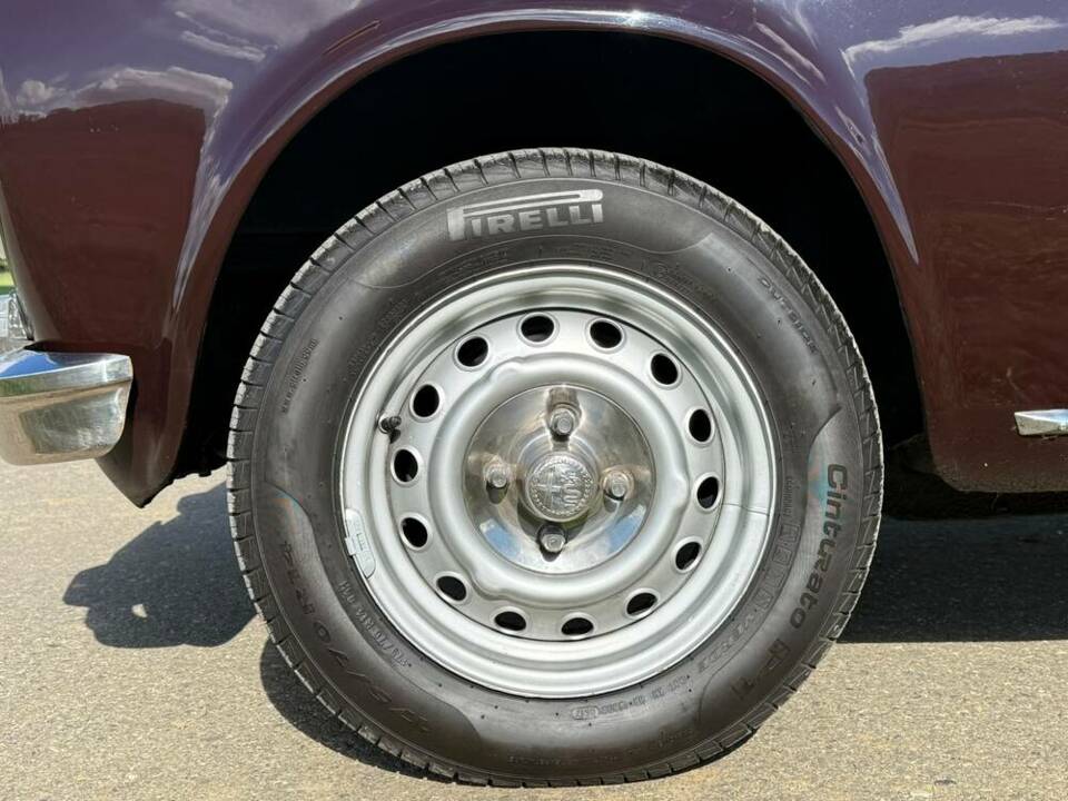 Image 21/21 of Alfa Romeo Giulia Super 1.6 (1972)