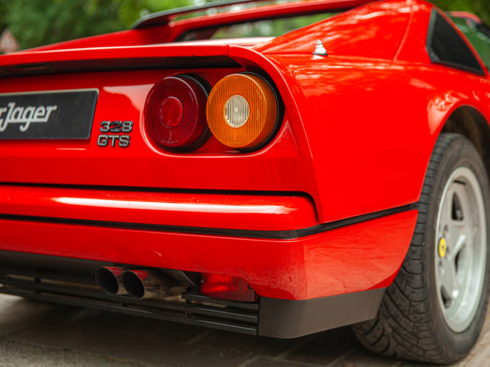 Image 27/95 of Ferrari 328 GTS (1988)