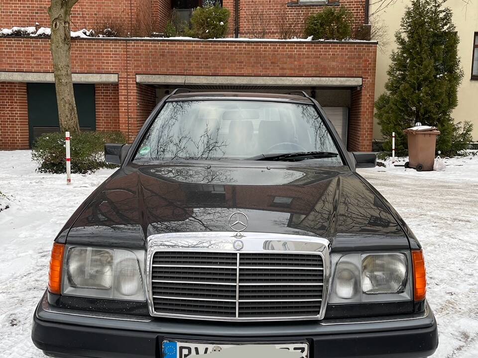 Afbeelding 17/74 van Mercedes-Benz 220 TE (1993)