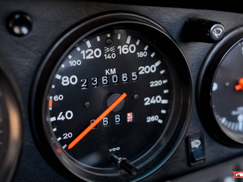 Bild 10/13 von Porsche 911 Carrera 3.2 (1988)