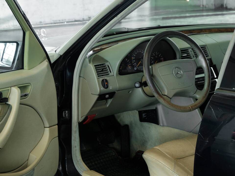 Bild 19/45 von Mercedes-Benz C 230 Kompressor T (1999)