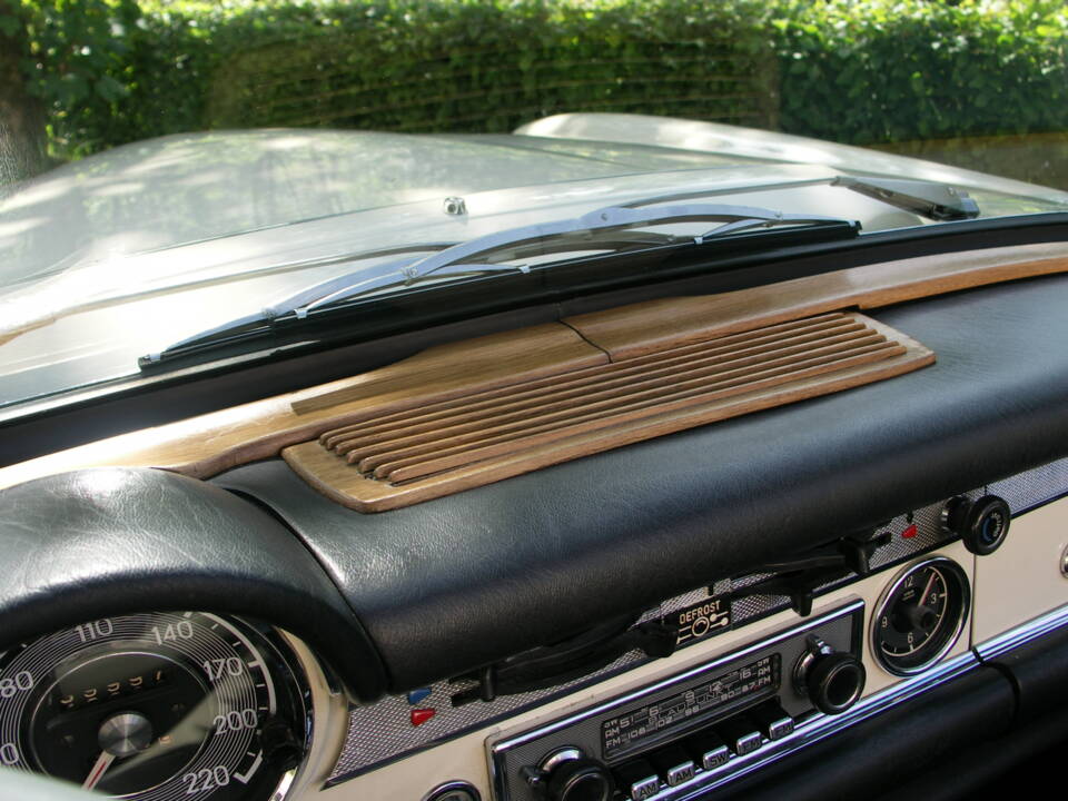 Image 19/40 of Mercedes-Benz 280 SL (1969)