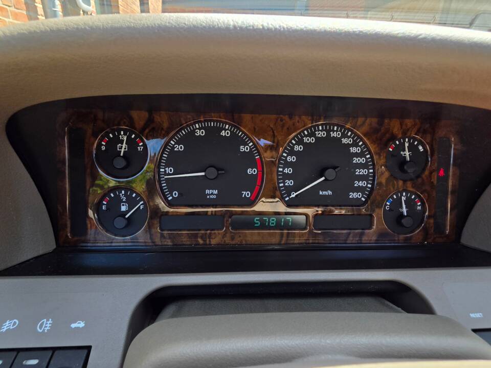 Image 16/26 of Jaguar XJ 6 4.0 Sovereign (1996)
