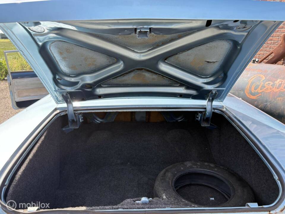 Image 43/49 of Oldsmobile F-85 Jetfire (1962)