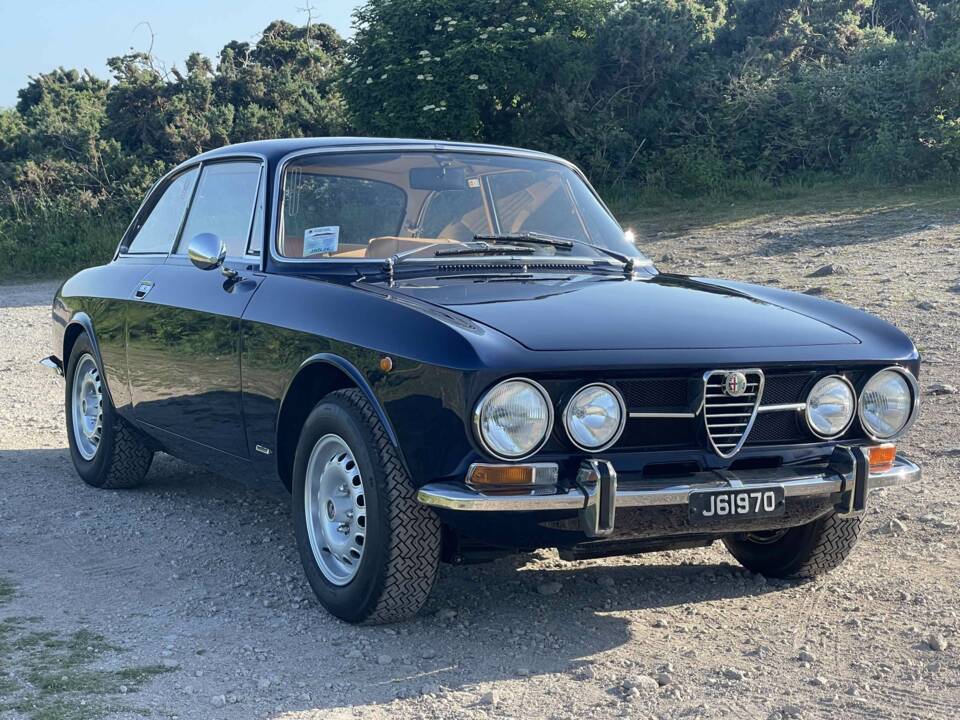 Imagen 4/12 de Alfa Romeo 1750 GT Veloce (1970)