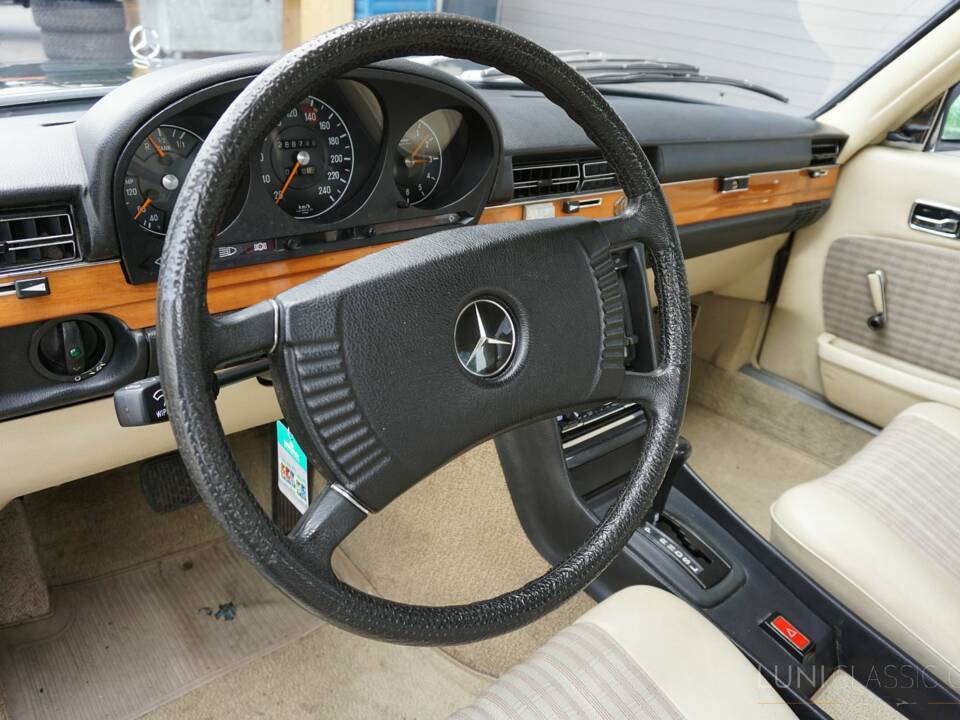 Bild 37/71 von Mercedes-Benz 280 S (1973)