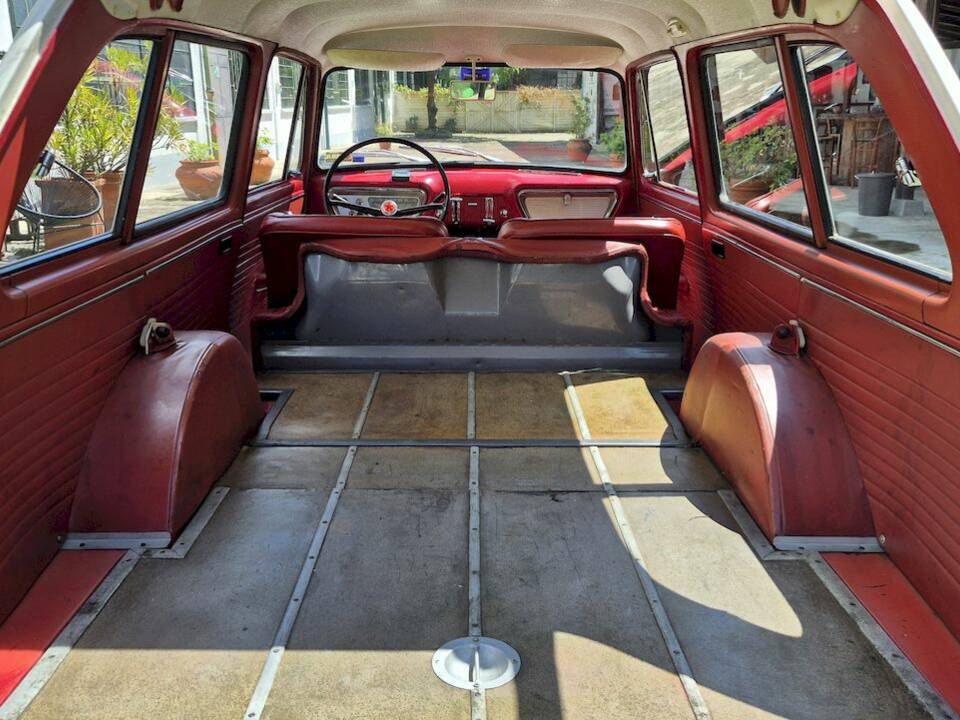 Image 50/63 of Ford Anglia (1965)