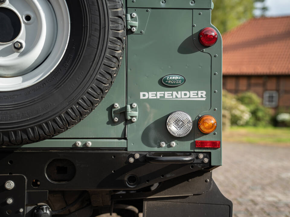 Image 18/46 de Land Rover Defender 110 (2013)