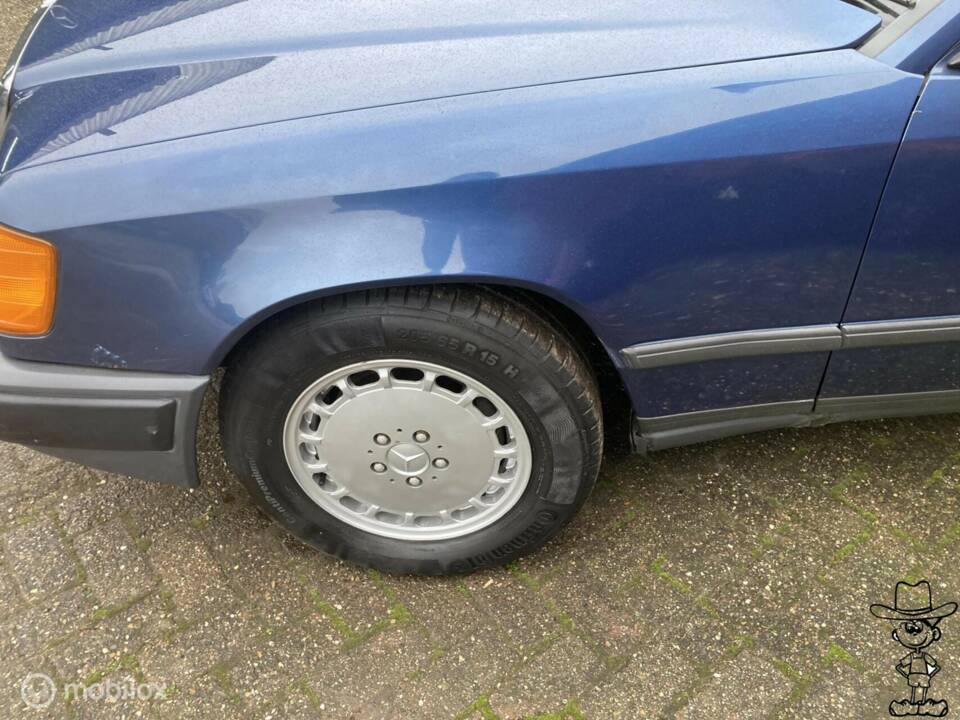 Bild 26/50 von Mercedes-Benz 300 E (1986)